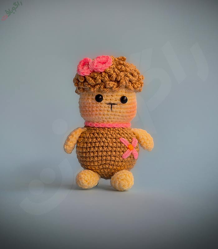 misha-sheep-knitted-doll عروسک گوسفند بافتنی تپل و ناز به نام میشا